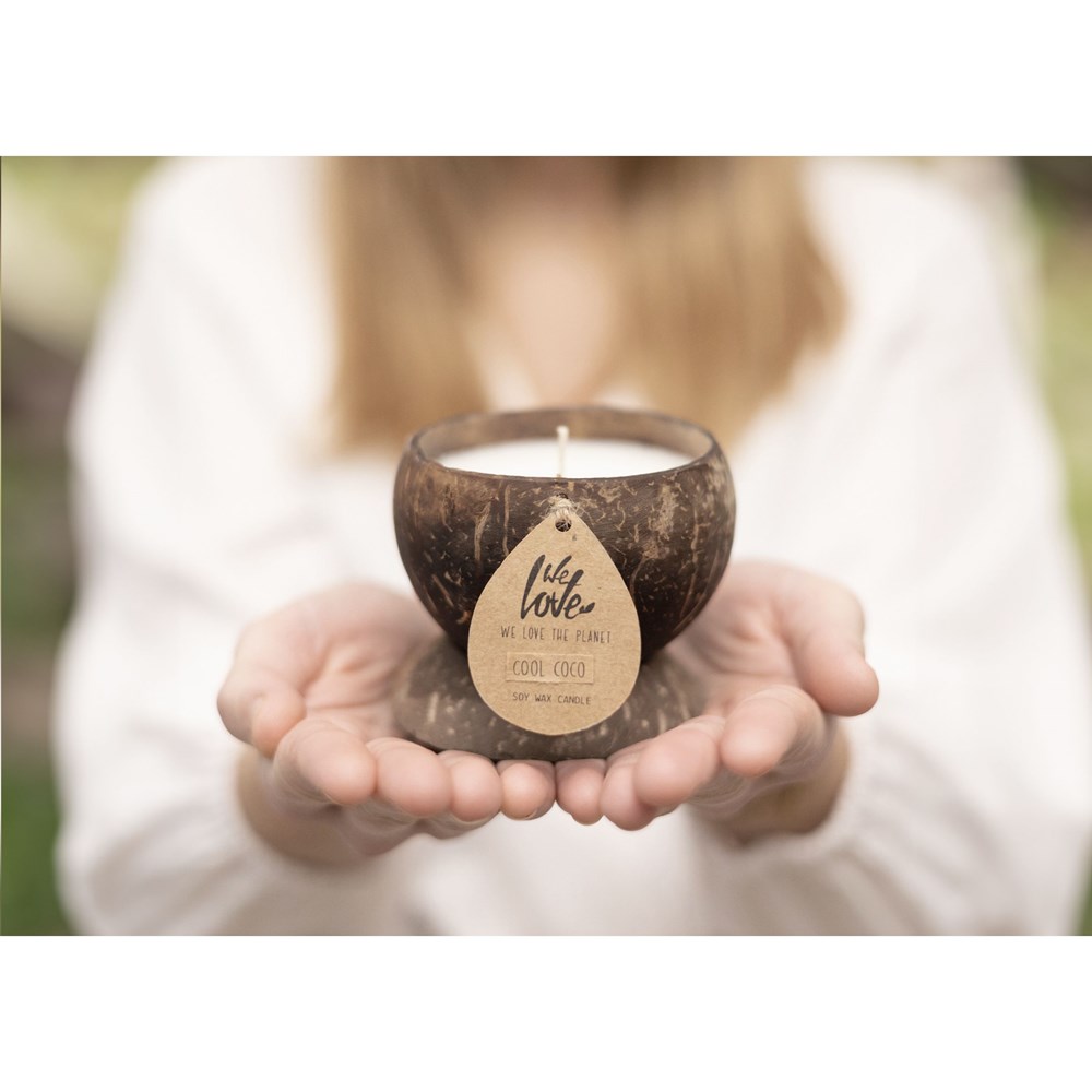 We Love The Planet Coconut Candle Kerze