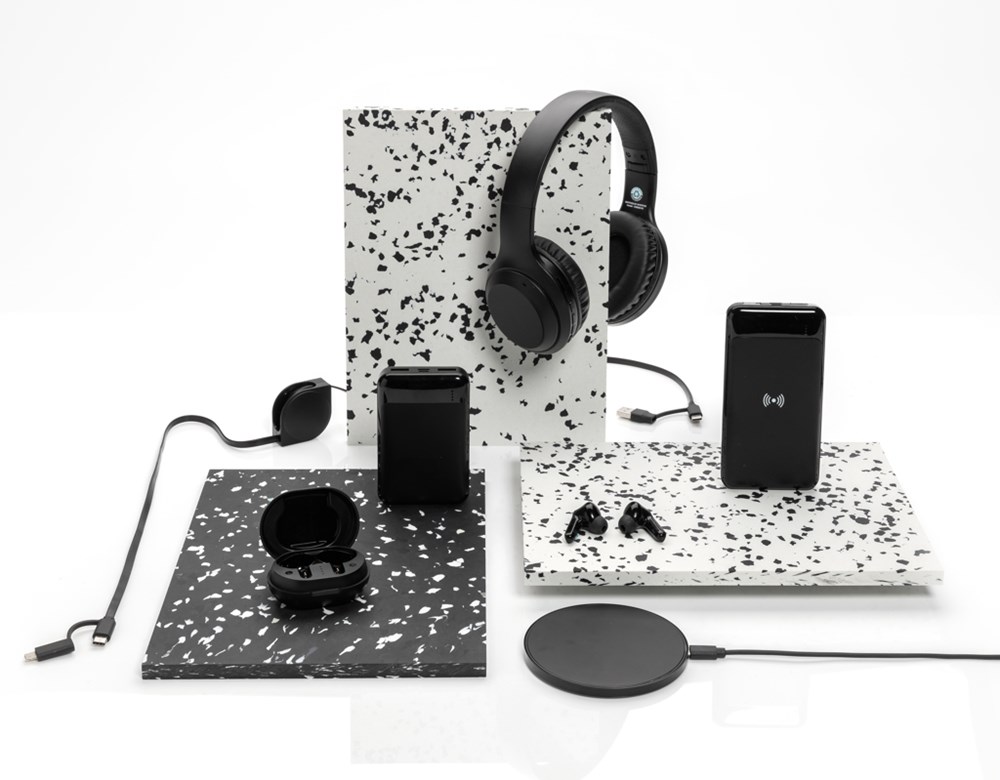 TWS Ohrhörer aus RCS Standard recyceltem Kunststoff